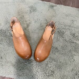 Dansko Platform Tan Milled Burnished Leather Clogs Size 38